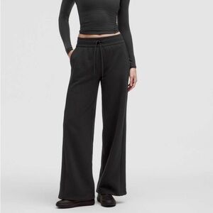 Lululemon Scuba Mid-Rise Wide-Leg Pant *Short